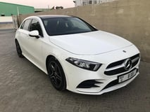 Blanco Mercedes A 250 en alquiler en Abu-Dhabi