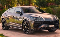 Gris Lamborghini Urus en alquiler en Abu-Dhabi