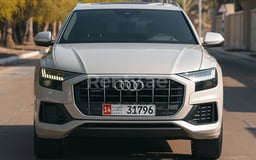 Beige Audi Q8 en alquiler en Abu-Dhabi