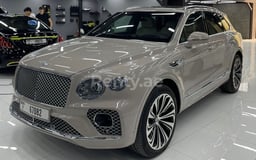 Beige Bentley Bentayga zur Miete in Abu-Dhabi