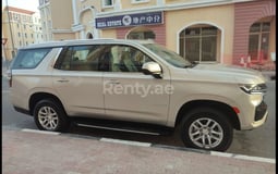 Beige Chevrolet Tahoe zur Miete in Abu-Dhabi