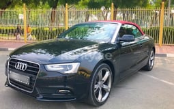 Schwarz Audi A5 zur Miete in Sharjah