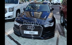 Negro Audi A6 en alquiler en Dubai