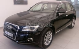 Negro Audi Q5 en alquiler en Dubai