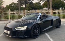 在Abu-Dhabi租赁黑色 Audi R8 Convertible