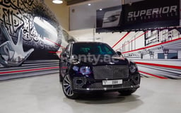 Negro Bentley Bentayga en alquiler en Sharjah