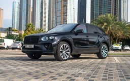 Black Bentley Bentayga for rent in Dubai