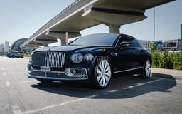 Nero Bentley Flying Spur in affitto a Abu-Dhabi