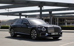 أسود Bentley Flying Spur للإيجار في Abu-Dhabi