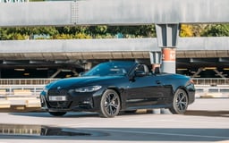 Schwarz BMW 430i cabrio zur Miete in Abu-Dhabi