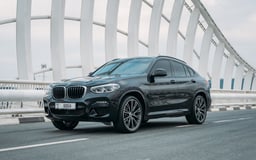 أسود BMW X4 للإيجار في Sharjah