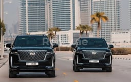 Schwarz Cadillac Escalade zur Miete in Abu-Dhabi