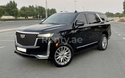 أسود Cadillac Escalade للإيجار في Sharjah