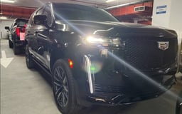 Черный Cadillac Escalade Sport в аренду в Abu-Dhabi