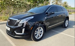 Schwarz ZZZ Cadillac XT5 zur Miete in Sharjah