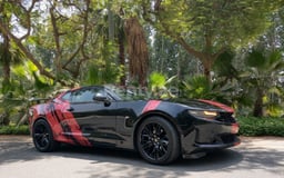 Schwarz Chevrolet Camaro zur Miete in Abu-Dhabi