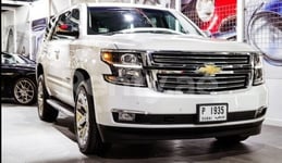 Weiß Chevrolet Tahoe zur Miete in Sharjah