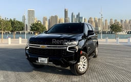 Schwarz Chevrolet Tahoe zur Miete in Sharjah