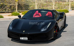 أسود Ferrari 488 Spyder للإيجار في Abu-Dhabi