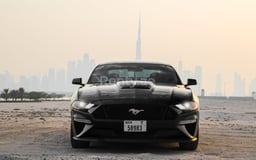 Noir Ford Mustang GT Bodykit en location à Sharjah