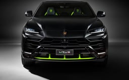 Negro Lamborghini Urus en alquiler en Dubai