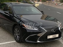 Schwarz Lexus ES350 zur Miete in Abu-Dhabi