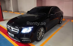 أسود Mercedes E300 Class للإيجار في Dubai