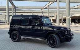 Schwarz Mercedes G63 AMG zur Miete in Sharjah