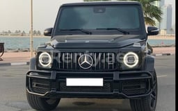 Schwarz Mercedes G class G63 zur Miete in Sharjah