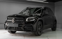 Черный Mercedes GLB 200 в аренду в Abu-Dhabi