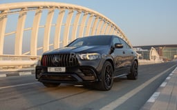 Negro Mercedes GLE 63s Coupe en alquiler en Sharjah