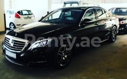 أسود Mercedes S Class للإيجار في Sharjah