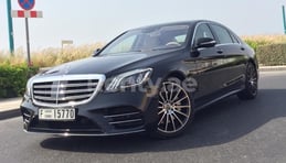 Черный Mercedes S Class в аренду в Sharjah