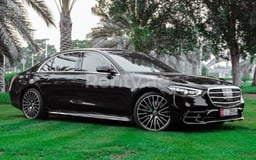 Black Mercedes S500 Class for rent in Abu-Dhabi