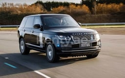 أسود Range Rover Vogue للإيجار في Abu-Dhabi