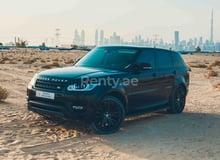 Negro Range Rover Sport en alquiler en Dubai