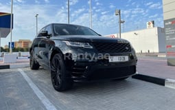 Nero Range Rover Velar in affitto a Abu-Dhabi