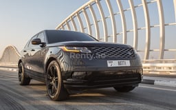 Noir Range Rover Velar en location à Abu-Dhabi