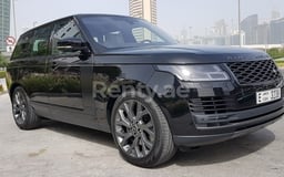 Negro Range Rover Vogue en alquiler en Dubai