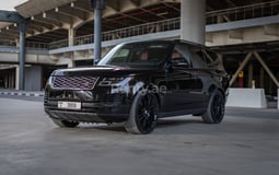 Negro Range Rover Vogue en alquiler en Dubai