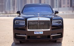 在Sharjah租赁黑色 Rolls Royce Cullinan