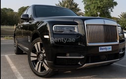 Schwarz Rolls Royce Cullinan zur Miete in Abu-Dhabi