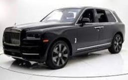 在Abu-Dhabi租赁黑色 Rolls Royce Cullinan