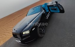 Noir Rolls Royce Dawn en location à Abu-Dhabi