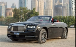 Schwarz Rolls Royce Dawn zur Miete in Abu-Dhabi