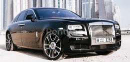 Schwarz Rolls Royce Ghost zur Miete in Dubai