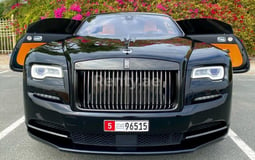 أسود Rolls Royce Wraith-BLACK BADGE للإيجار في Dubai