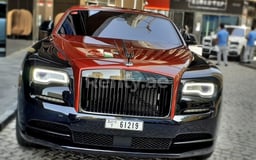 Negro Rolls Royce Wraith- BLACK BADGE en alquiler en Sharjah