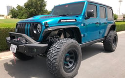 Azul Jeep Wrangler en alquiler en Dubai