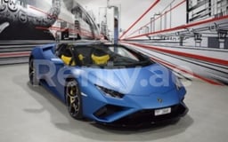 Blau Lamborghini Evo Spyder zur Miete in Abu-Dhabi